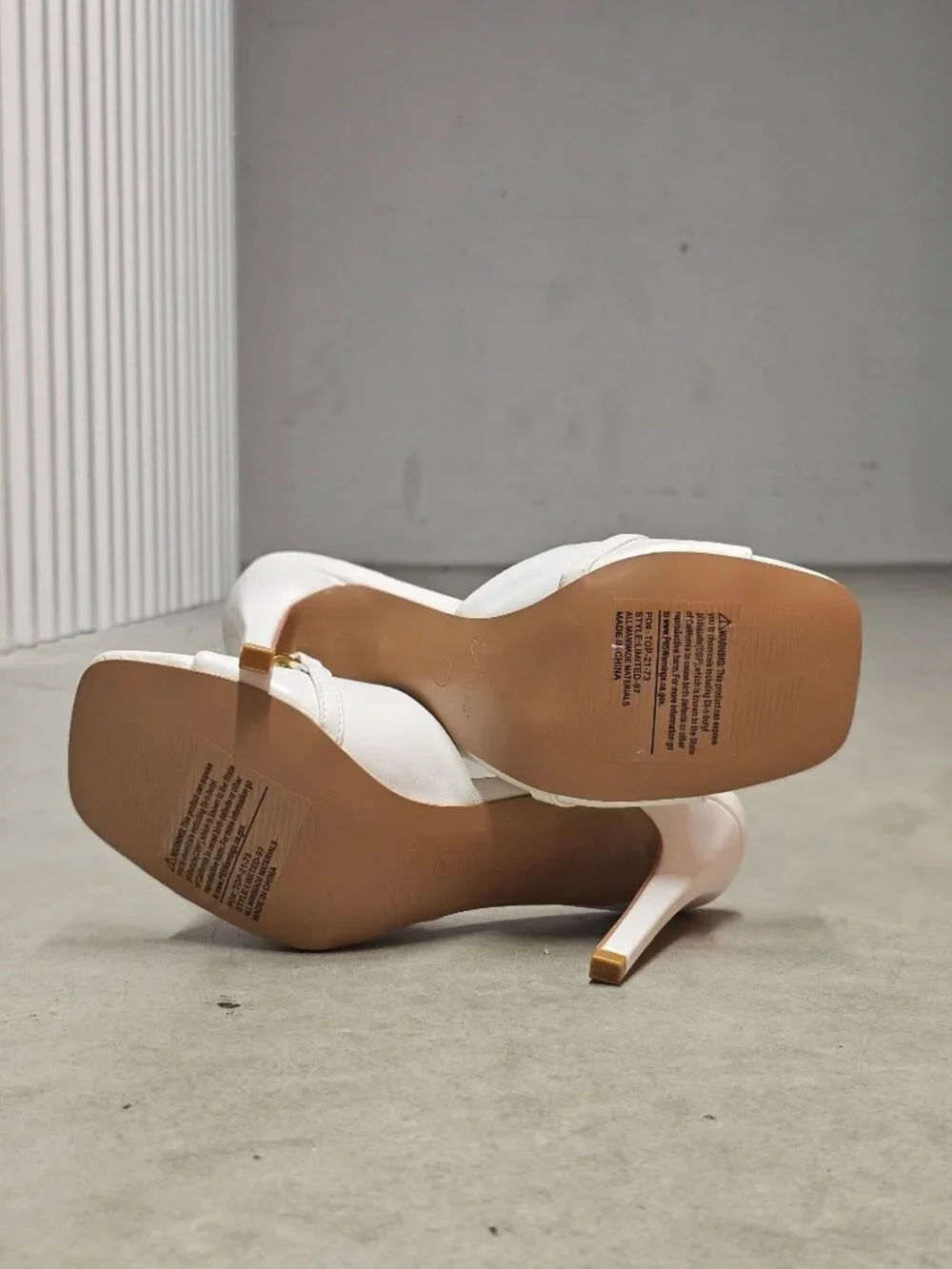 White High-Heel Mules With Gold Chain Accent - Forever Brand - Chic Open-Toe Des